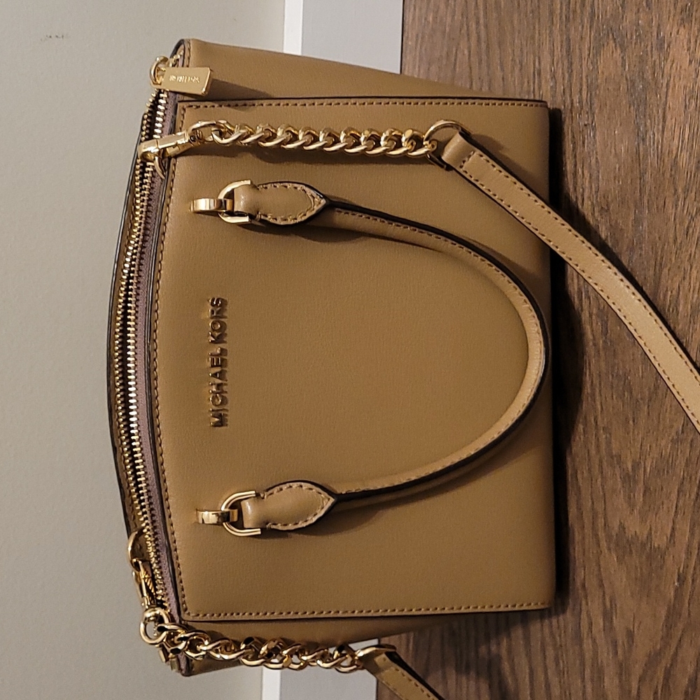 Michael Kors Satchel crossbody